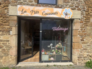 Façade salon de toilettage chien Les P’tits Coussinets boutique toilettage chiens accueil et soins animaux